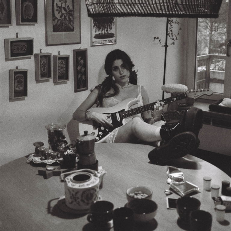 Sofia Lainovic – Autopilot (Livesession)